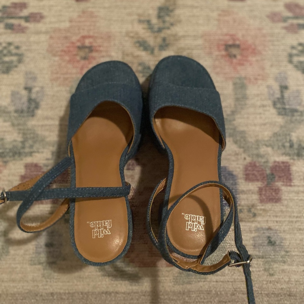 Source Unknown Black Platform Sandals - image 3